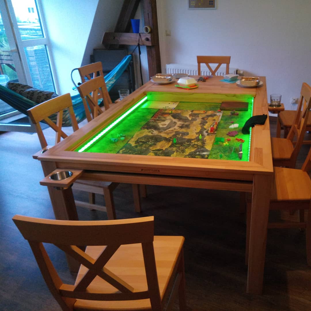 Brettspieltisch happyluza hungryluza gaming table top